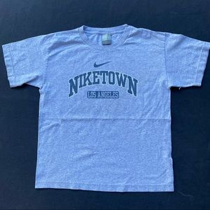 Kids vintage Niketown LA shirt